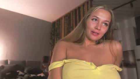 milk_bunny_ online show from February 21, 2026, 8:48 am