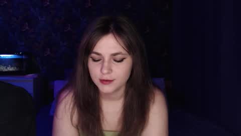 Stella and Neo online show from December 19, 2025, 4:19 am