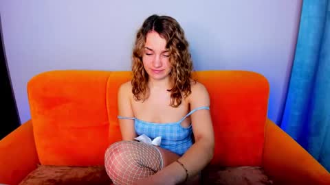 milkablond online show from March 6, 2025, 12:54 am