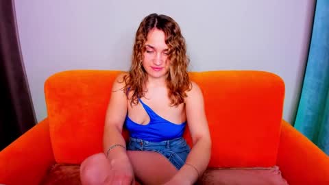 milkablond online show from March 8, 2025, 4:01 am