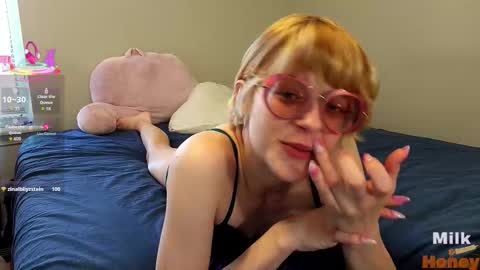 Snapshot of milkandhoneycams chatting on March 3, 2026, 10:48 pm MilkandHoney online show from March 3, 2026, 10:48 pm