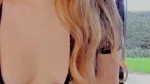 milky_0 online show from April 18, 2026, 7:07 pm