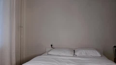 milky__way_ online show from November 8, 2025, 12:05 pm