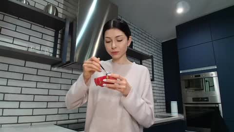 milla bella online show from February 25, 2026, 9:35 pm