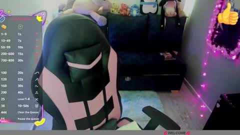 millandiux online show from September 28, 2025, 8:03 pm