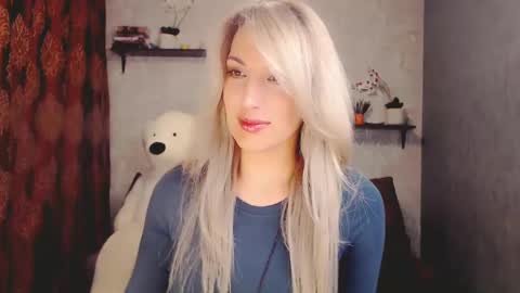 Snapshot of millaxqueen chatting on February 3, 2025, 12:57 pm MillaXQueen online show from February 3, 2025, 12:57 pm