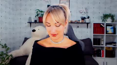 Snapshot of millaxqueen chatting on October 11, 2025, 12:47 pm MillaXQueen online show from October 11, 2025, 12:47 pm