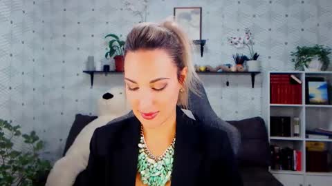 Snapshot of millaxqueen chatting on October 25, 2025, 3:18 pm MillaXQueen online show from October 25, 2025, 3:18 pm