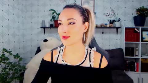 Snapshot of millaxqueen chatting on November 14, 2025, 10:36 am MillaXQueen online show from November 14, 2025, 10:36 am