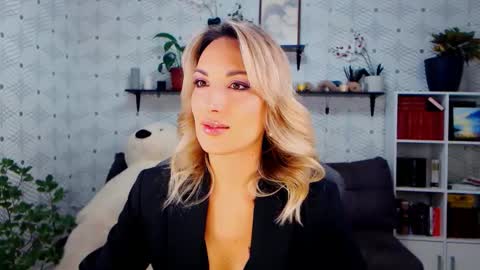 Snapshot of millaxqueen chatting on November 15, 2025, 1:07 pm MillaXQueen online show from November 15, 2025, 1:07 pm