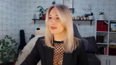 MillaXQueen online show from March 24, 2026, 11:59 am