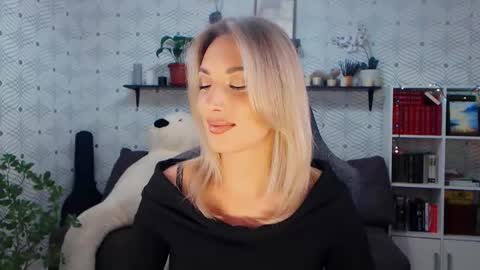 MillaXQueen online show from May 10, 2026, 1:16 pm