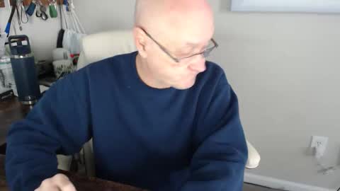 millenium0129 online show from December 17, 2025, 4:24 pm