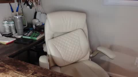 Snapshot of millenium0129 chatting on January 19, 2026, 2:15 am millenium0129 online show from January 19, 2026, 2:15 am