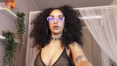 millie_volturi online show from May 29, 2026, 1:31 pm