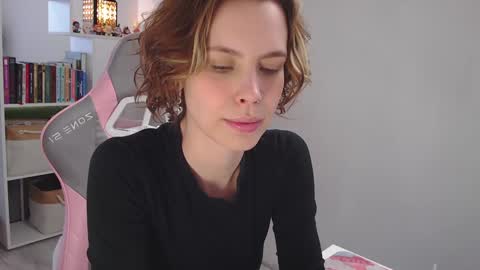 Snapshot of milly_ross23 chatting on February 1, 2025, 7:05 am Milly online show from February 1, 2025, 7:05 am