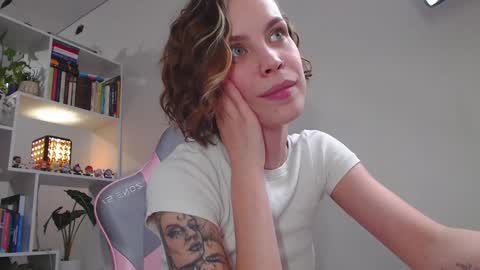 Snapshot of milly_ross23 chatting on February 7, 2025, 12:50 pm Milly online show from February 7, 2025, 12:50 pm