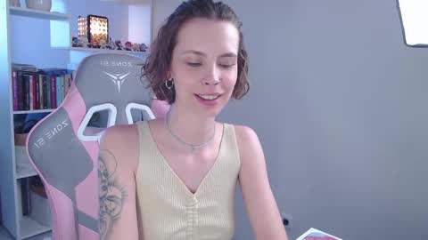 Snapshot of milly_ross23 chatting on February 24, 2025, 6:38 am Milly online show from February 24, 2025, 6:38 am