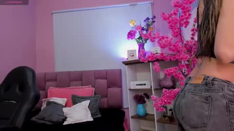  Milu Belucci  online show from September 26, 2025, 2:21 pm