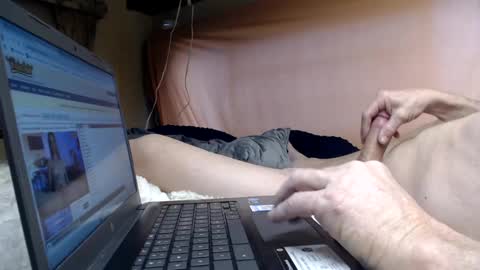 Snapshot of mimes32 chatting on February 8, 2025, 1:22 pm mimes32 online show from February 8, 2025, 1:22 pm