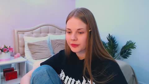 Kelly online show from October 28, 2025, 3:04 pm