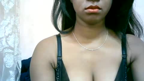 mimie32 online show from June 27, 2026, 6:18 am