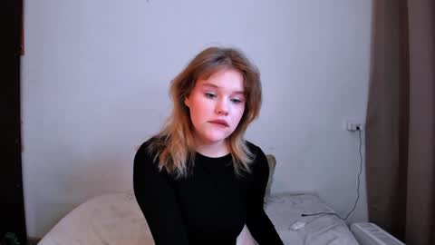 hi Im Mina  online show from January 7, 2025, 4:29 am