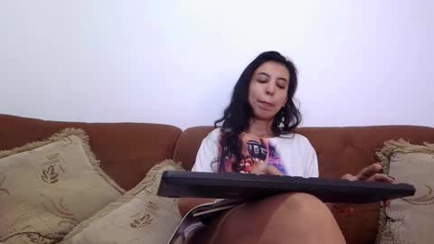 mina smith online show from September 25, 2025, 4:32 pm