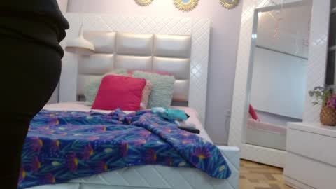 minene_mikami online show from April 8, 2026, 12:16 pm