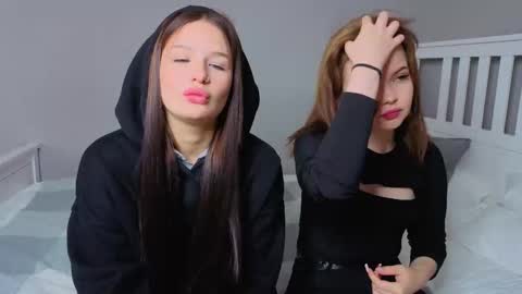 Snapshot of mini_bunny_mini chatting on October 15, 2025, 6:13 am KarinaLeila online show from October 15, 2025, 6:13 am