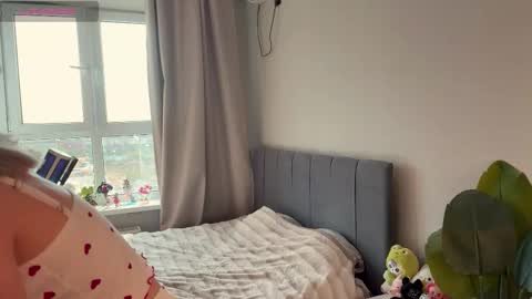 Snapshot of minicleo chatting on September 25, 2025, 1:04 pm Cleo online show from September 25, 2025, 1:04 pm