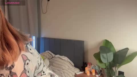 Snapshot of minicleo chatting on October 9, 2025, 1:42 pm Cleo online show from October 9, 2025, 1:42 pm