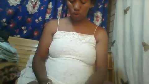 Snapshot of minie4tina chatting on November 10, 2025, 8:13 am Minie4Tina online show from November 10, 2025, 8:13 am