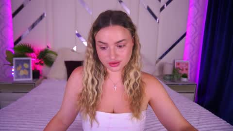 minifox_ online show from September 22, 2025, 6:37 am