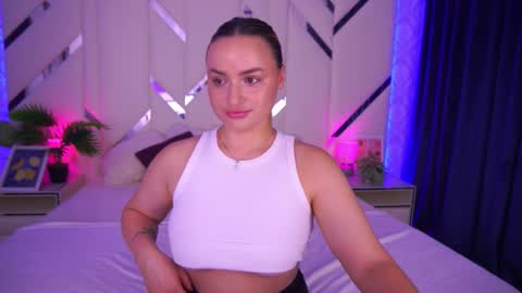 minifox_ online show from October 1, 2025, 6:41 am