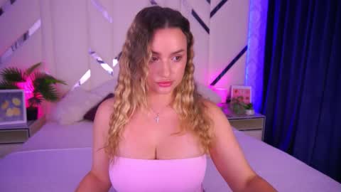 minifox_ online show from October 12, 2025, 7:07 am