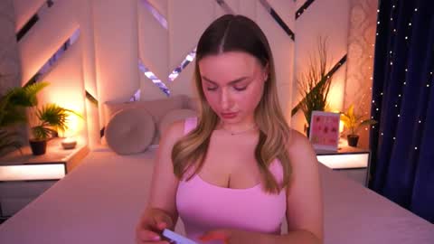 minifox_ online show from February 24, 2026, 8:23 am