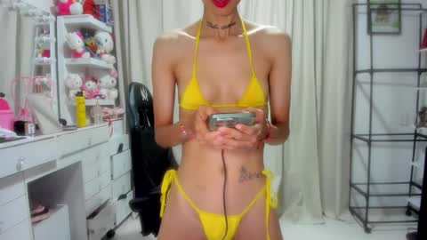 Loly online show from December 4, 2025, 8:28 pm