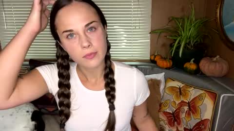 minimaggie online show from September 23, 2025, 6:33 pm