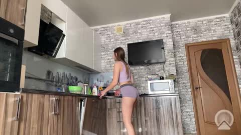 minimimi18 online show from November 24, 2025, 6:57 am