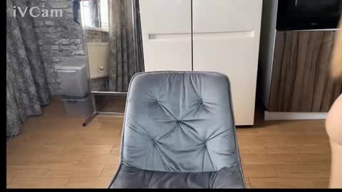 minimimi18 online show from November 27, 2025, 7:21 am