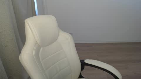 Snapshot of mira_g chatting on October 3, 2025, 6:32 am mira_g online show from October 3, 2025, 6:32 am