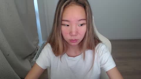 Snapshot of mira_g chatting on October 13, 2025, 6:02 am mira_g online show from October 13, 2025, 6:02 am