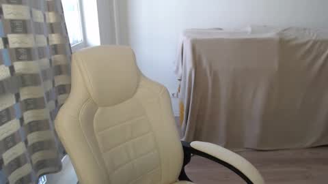 mira_g online show from February 4, 2026, 9:04 am