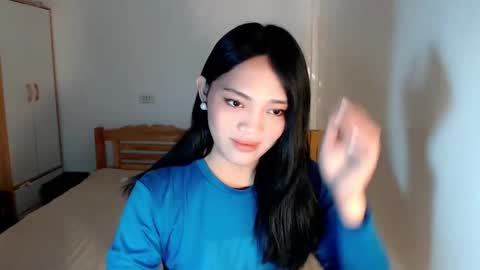 Snapshot of mira_luna222 chatting on December 2, 2024, 3:47 pm Mira Bella online show from December 2, 2024, 3:47 pm