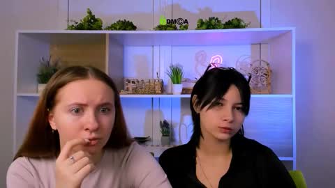 Snapshot of miraella chatting on October 5, 2025, 8:34 am Mira online show from October 5, 2025, 8:34 am