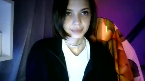 MiraLaPics online show from April 20, 2026, 6:09 pm