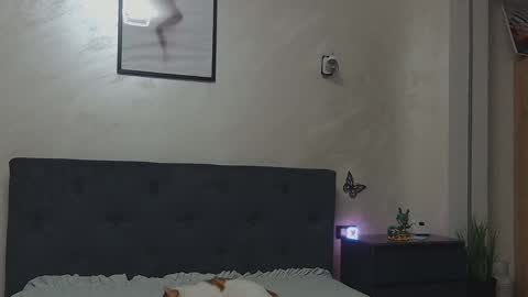 miriam04 online show from April 15, 2026, 9:15 pm