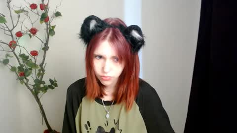 misaki_chan_ online show from May 22, 2026, 9:59 am
