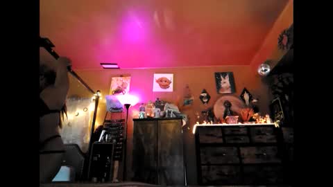 Snapshot of misandrakinx chatting on September 30, 2025, 1:16 pm misandrakinx online show from September 30, 2025, 1:16 pm